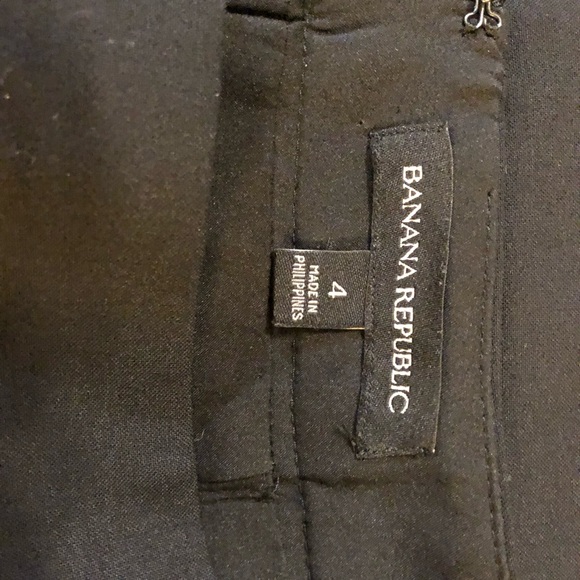 Banana Republic Black slim fitting skirt, size 4 - Picture 3 of 4